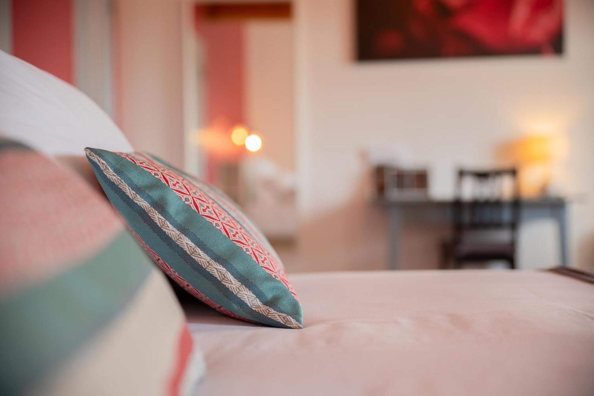 Domaine Forvent Bed & Breakfast Saint-Julien-de-Peyrolas ภายนอก รูปภาพ