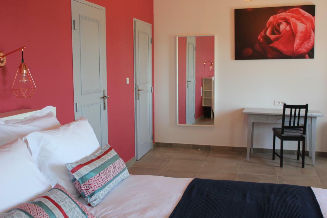 Domaine Forvent Bed & Breakfast Saint-Julien-de-Peyrolas ภายนอก รูปภาพ